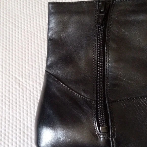 Clarks Ankle Boot 8.5 - Picture 5 of 8